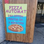 Pizza Automat mit Werbeschild
